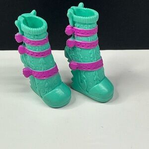 Monster High Ghouls Night Out Lagoona Blue doll boots